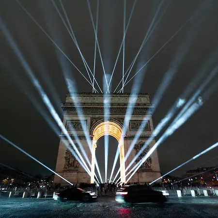 Luxury And Elegance Georges V Paris