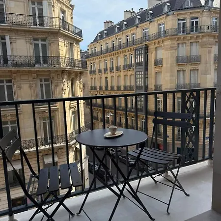 Luxury And Elegance Georges V With Ac * Paris