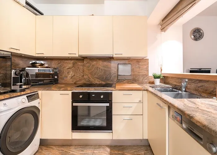 Luxury And Elegance Georges V Paris