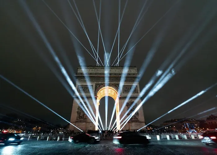 Luxury And Elegance Georges V Paris